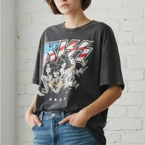 Kiss woman’s T-shirt